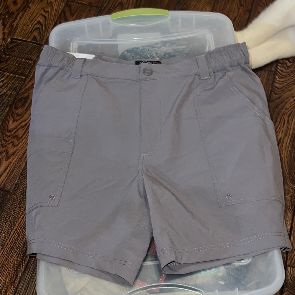 Modern Gray Cargo Shorts with Tailored Fit
